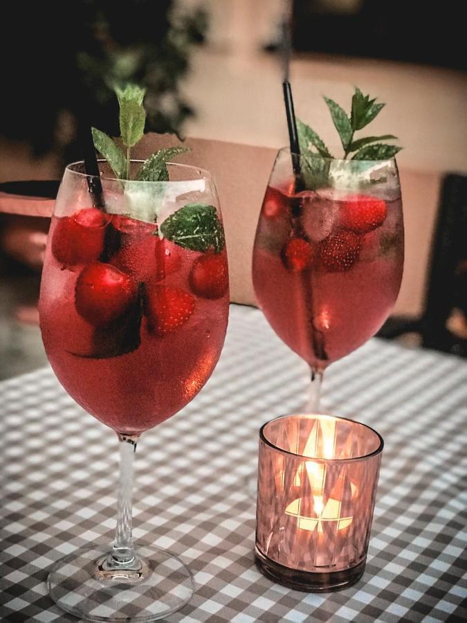 Restaurant Pansion Wien Cierny Brod Εξωτερικό φωτογραφία
