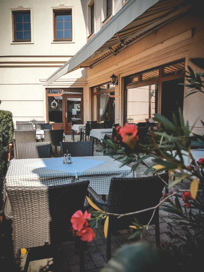 Restaurant Pansion Wien Cierny Brod Εξωτερικό φωτογραφία