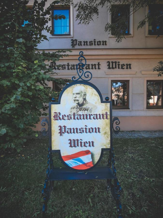 Restaurant Pansion Wien Cierny Brod Εξωτερικό φωτογραφία
