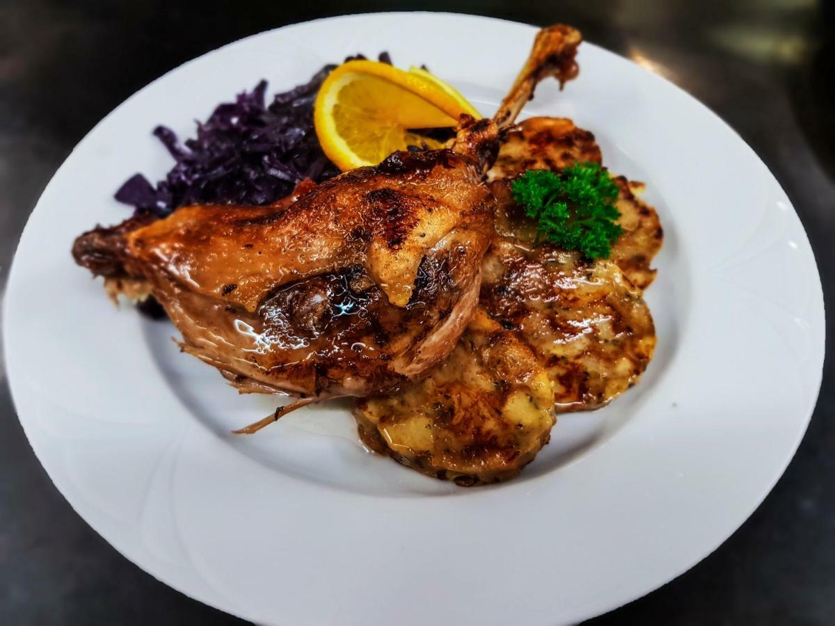 Restaurant Pansion Wien Cierny Brod Εξωτερικό φωτογραφία