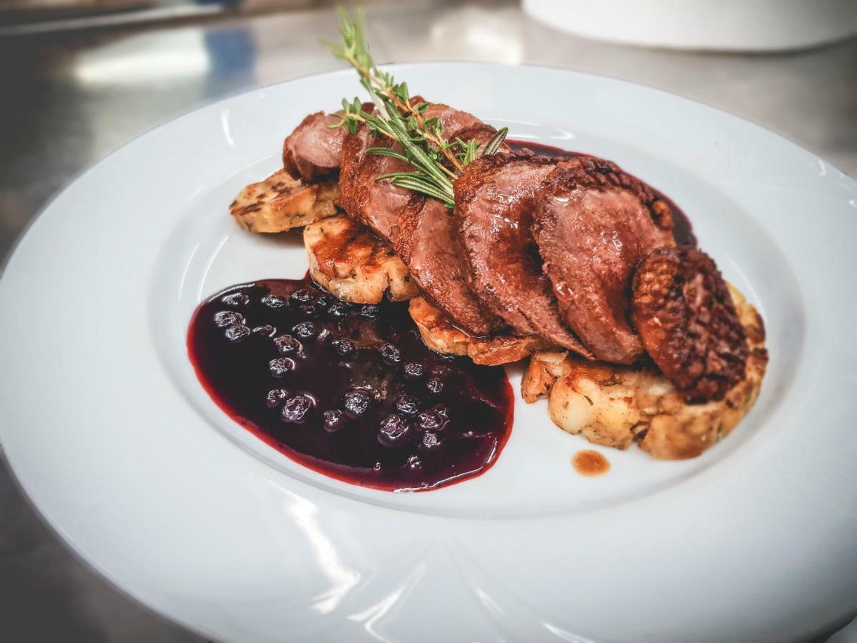 Restaurant Pansion Wien Cierny Brod Εξωτερικό φωτογραφία