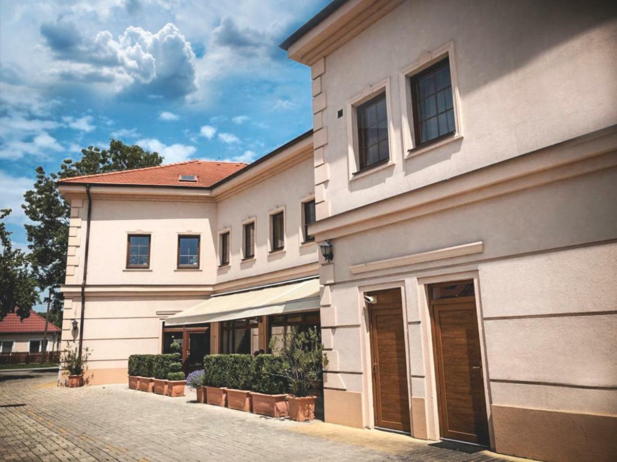 Restaurant Pansion Wien Cierny Brod Εξωτερικό φωτογραφία